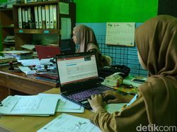 Sinyal Internet Bakti Komdigi Mudahkan Pelayanan Desa Rewak