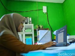 Sinyal Internet Bakti Komdigi Mudahkan Pelayanan Desa Rewak