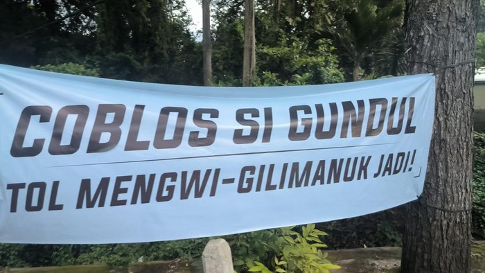 spanduk coblos si gundul di wilayah Tabanan. (Bawaslu Tabanan)