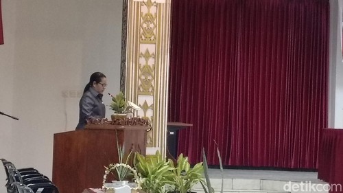 Suasana sidang paripurna III dengan agenda pandangan umum fraksi atas Rancangan kebijakan Umum APBD Kota Kupang 2025, Senin (18/11/2024).(Simpn Simon Selly/detikBali)