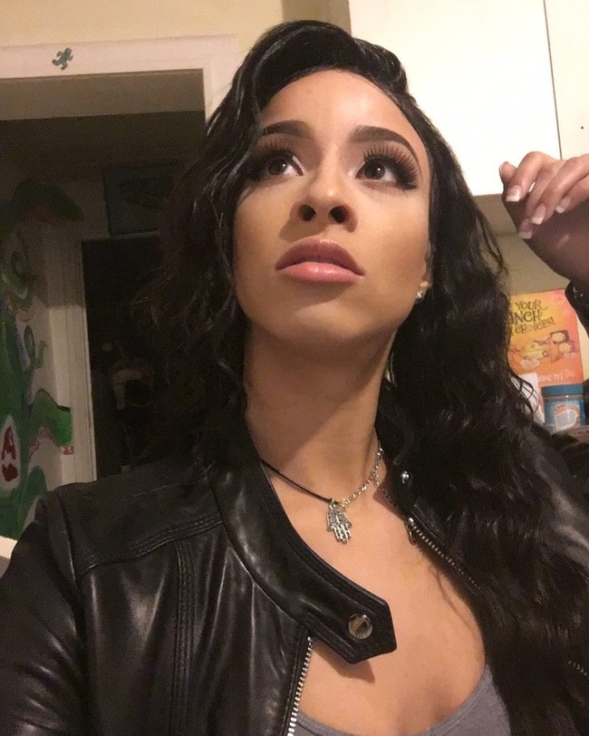 Kabar mengenai hubungan pemilik nama asli Keanna Nichele Jones itu dengan bintang lapangan Prancis dipertegas ketika Nicolas Pepe ketahuan menjadikan wajah Teanne sebagai wallpaper handphone.Foto: Instagram Teanne Trump