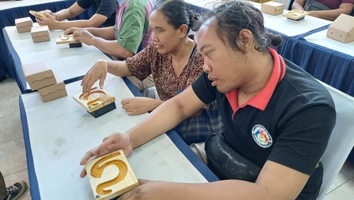 Uji coba inovasi Relief Aksara Bali (Reaksi) di ruang Seminar FIP Undiksha, Senin (18/11/2024). (Ist)