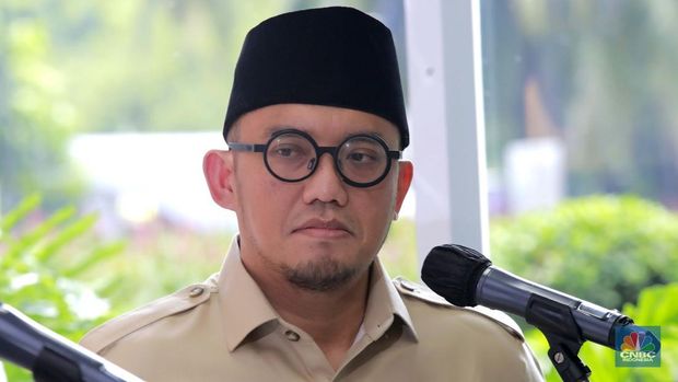 Wakil Kepala Badan Haji dan Umrah, Dahnil Anzar Simanjuntak dalam konferensi pers di kantor Kementerian BUMN, Jakarta, Selasa (19/11/2024). (CNBC Indonesia/Muhammad Sabki)