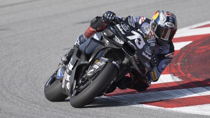 MONTMELO, SPAIN - NOVEMBER 19: Alex Marquez of Spain and Gresini Racing MotoGP rounds the bend during the MotoGP Tests In Barcelona at Circuit de Catalunya on November 19, 2024 in Montmelo, Spain. (Photo by Mirco Lazzari gp/Getty Images)