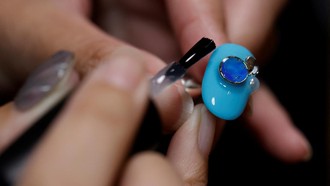 Kisah Wanita Nyaris Tak Tertolong saat Serangan Jantung gegara Kuku Palsu