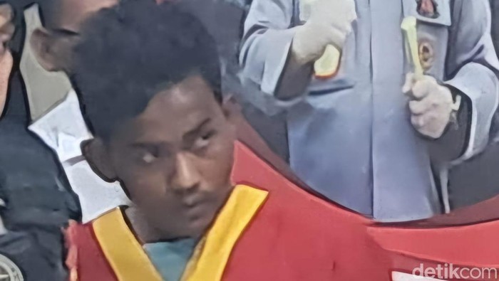 Polisi menangkap sopir travel bernama Andi Gugun alias Akmal (23) yang memperkosa dan membunuh Jessica Sollu alias Chika (23) di Jalan Trans Sulawesi, Kabupaten Luwu Timur, Sulawesi Selatan (Sulsel).