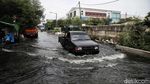 Banjir Rob Genangi Pelabuhan Muara Baru