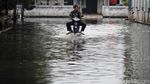 Banjir Rob Genangi Pelabuhan Muara Baru