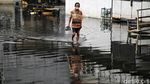 Banjir Rob Genangi Pelabuhan Muara Baru