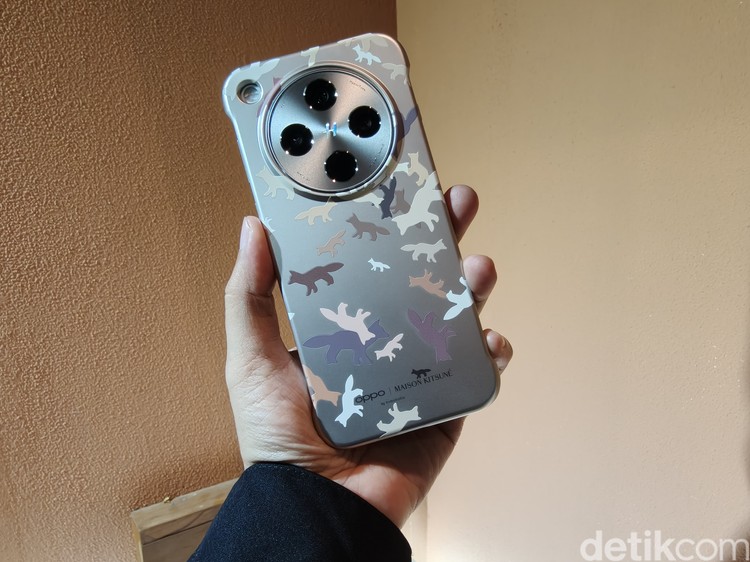Casing Maison Kitsuné untuk Oppo Find X8