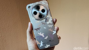 . Casing untuk Find X8 menampilkan kolase ikonik dari logo rubah Maison Kitsuné. Foto: Adi Fida Rahman/detikINET