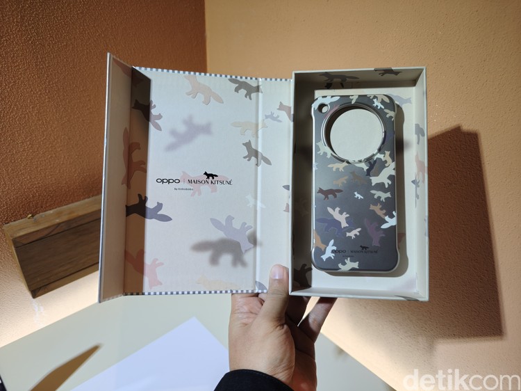 Casing Maison Kitsuné untuk Oppo Find X8