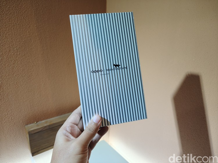 Casing Maison Kitsuné untuk Oppo Find X8