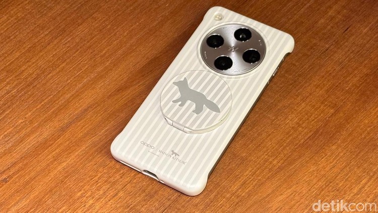 Casing Maison Kitsuné untuk Oppo Find X8