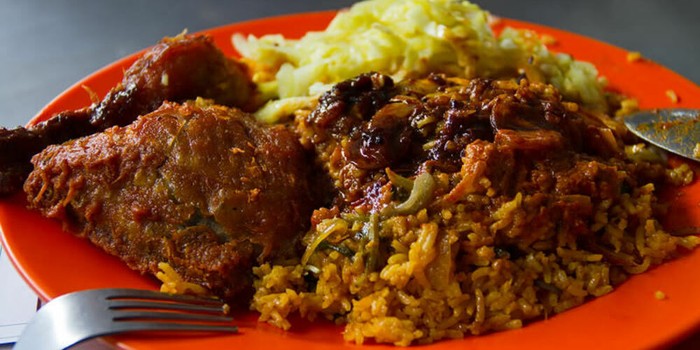 Cuci Piring di Pinggir Jalan, Warung Nasi Kandar Terancam Kena Sanksi
