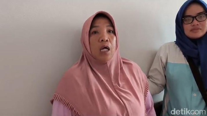 Diah, rekan Suarni korban tewas terserempet truk tangki di Palembang.