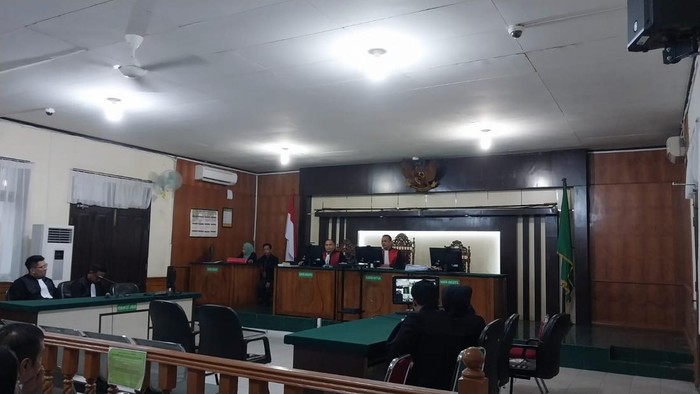 Foto: Majelis hakim saat membacakan Vonis terhadap eks Bupati Kuansing Sukarmis. (Istimewa)