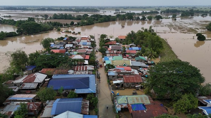 Foto Udara Banjir Merendam Filipina A drone view shows flooded houses and farmlands following super typhoon Man-Yi in Quezon, Nueva Ecija Province, Philippines, November 18, 2024. REUTERS/Adrian Portugal TPX IMAGES OF THE DAY