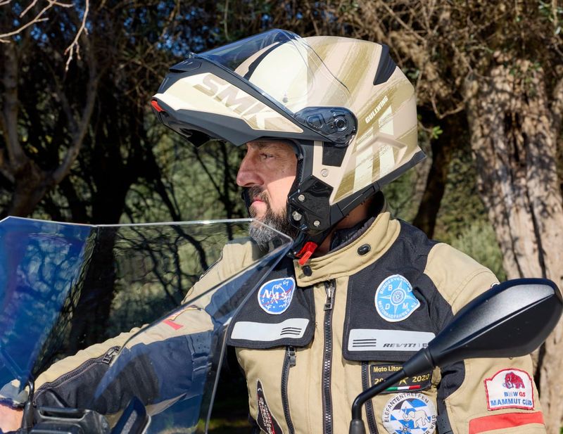 Helm modular SMK Helmet.