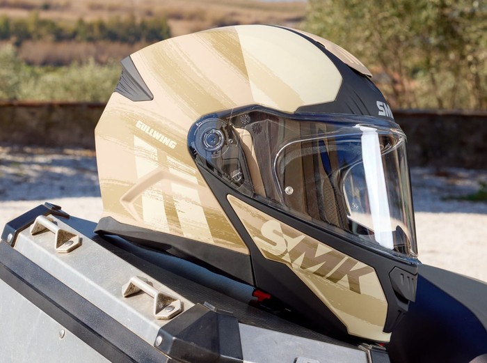 Helm modular SMK Helmet.