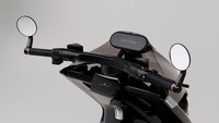 EV Urban Concept adalah model konsep yang menciptakan kembali visi Honda untuk mobilitas listrik perkotaan. Model motor masa depan yang berkolaborasi dan  beresonansi dengan masyarakat melalui desain canggih, HMI (Human Machine Interfaces) yang intuitif, dan pengalaman baru yang diciptakan perpaduan perangkat lunak dan perangkat keras, tulis Honda. Foto: Dok. Honda