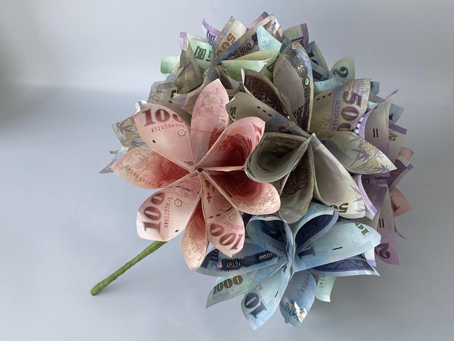 Ilustrasi Buket Uang