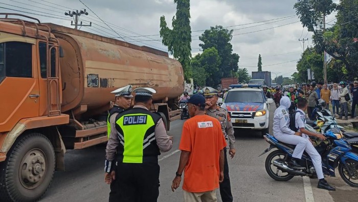 IRT di Palembang tewas terserempet truk tangki.
