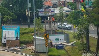 Tinggi tiang tugu berbentuk segi empat melambangkan Papat Kalima Pancer sementara undakan bersusun lima melambangkan Rukun islam lima gigi balang. 