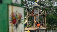 Total tinggi tugu ini mencapai 7 meter dengan makna tujuh tujuan, tujuh hari, tujuh lapis langit dan bumi, pitu tujuh : pitulungan (pitung). Tinggi golok nantinya akan tegak lurus ke atas. 