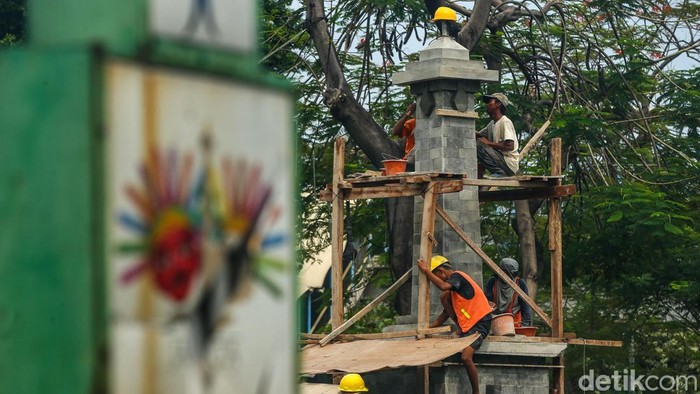 Jaktim Bakal Punya Tugu Pusaka Golok Cakung Tugu Pusaka Golok Cakung tengah dibangun di Kawasan Jakarta Timur, Rabu (20/11/2024). Begini progresnya.