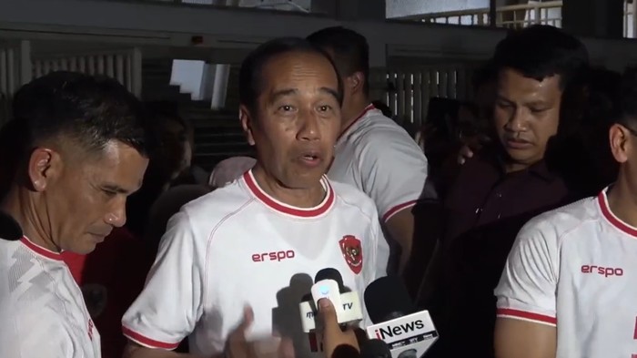 Jokowi setelah menonton pertandingan Timnas Indonesia.