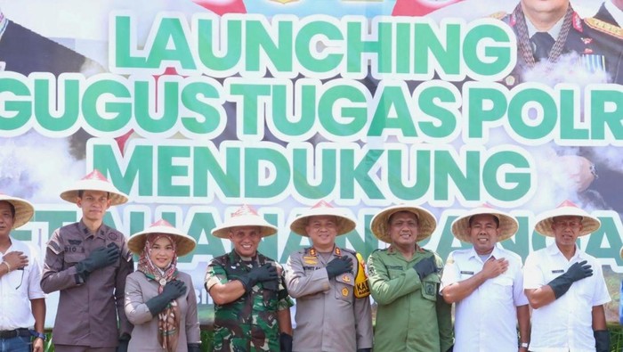 Kapolres Blitar, AKBP Wiwit Adisatria bersama forkopimda meluncurkan gugus tugas ketahanan pangan