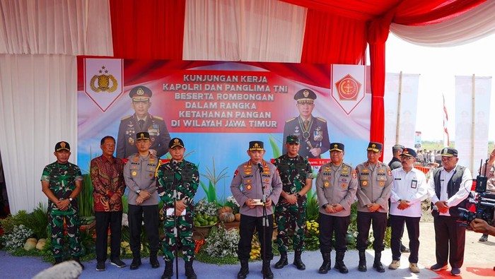Kapolri bersama Panglima TNI Luncurkan Gugus Tugas Polri