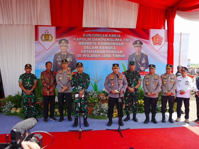 Kapolri bersama Panglima TNI Luncurkan Gugus Tugas Polri