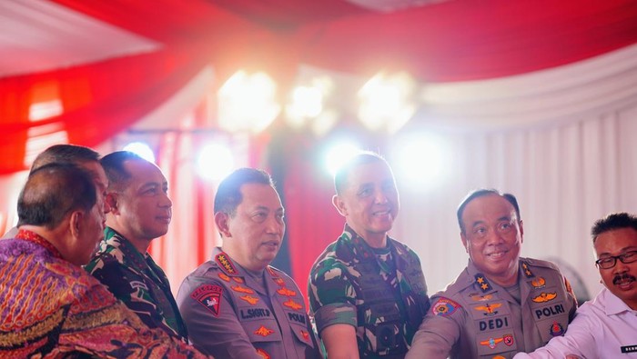 Kapolri bersama Panglima TNI Luncurkan Gugus Tugas Polri