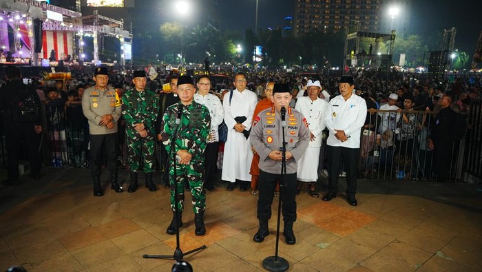 Kapolri Jenderal Listyo Sigit Prabowo bersama Panglima TNI Jenderal Agus Subiyanto menghadiri acara doa bersama lintas agama bareng TNI-Polri dan warga Jateng