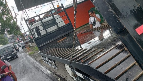 Kecelakaan lalu lintas yang terjadi di Jalan Denpasar-Singaraja, Desa Baturiti, Kecamatan Baturiti, Tabanan pada Senin (18/11/2024) siang. (Istimewa/Satlantas Polres Tabanan)