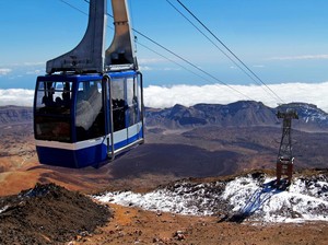 Nasib Ngenes Turis yang Nekat Naik Gunung Cuma Pakai Kaos