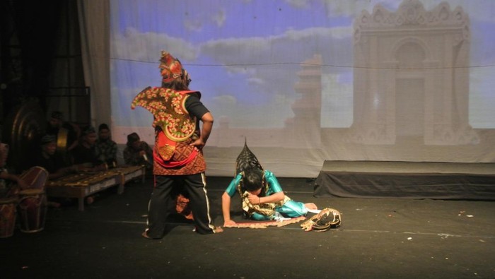 Kesenian Wayang Wong Cirebon