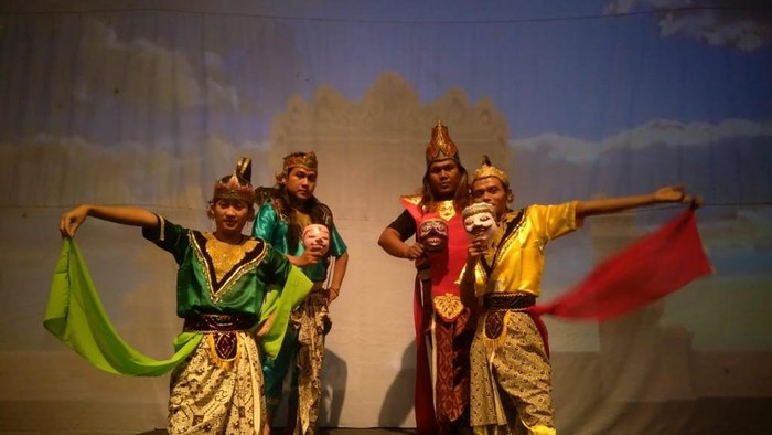 Kesenian Wayang Wong Cirebon