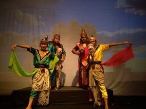 Mengenal Kesenian Wayang Wong Khas Cirebon