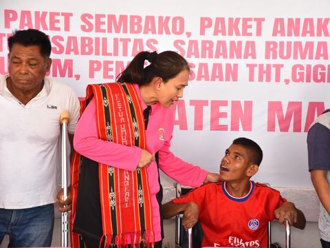 Ketua Umum Bhayangkari Juliati Sigit Prabowo mengadakan bakti kesehatan dan salurkan bansos ke masyarakat Maluku Barat Daya.
