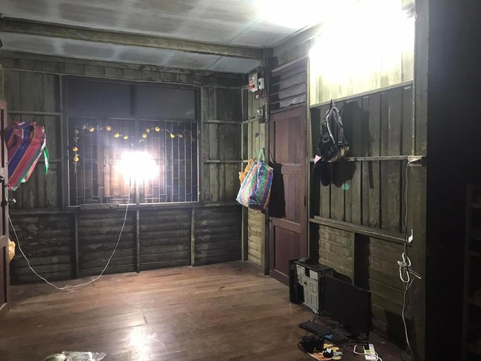 Kondisi kamar penginapan di rumah kumuh Thailand.
