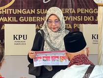 Melihat Simulasi Pilgub Jakarta: Surat Suara 5 Kotak, Diganti Foto Bunga