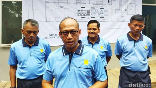Lanud Halim Perdanakusuma menyiapkan dapur untuk mendukung program prioritas makan bergizi gratis. Dapur ini ditarget memproduksi 11 ribu porsi setiap hari. (Kurniawan F/detikcom)