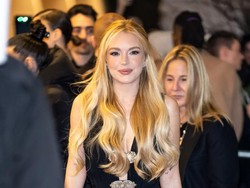 Lindsay Lohan Tampil Glowing dan Awet Muda Tanpa Makeup, Diduga Oplas