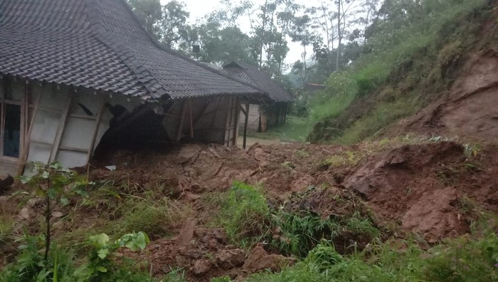 longsor di trenggalek