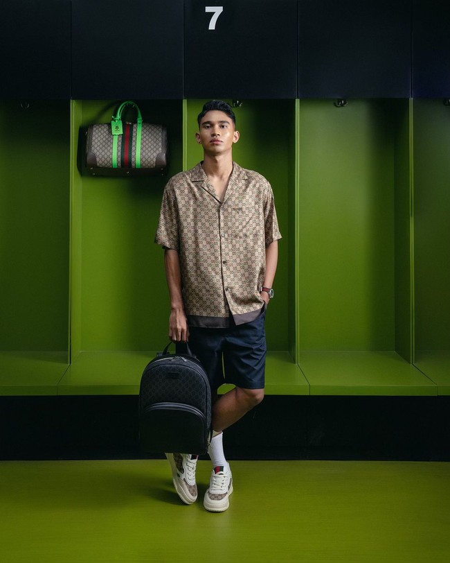 Sneakers dan tas ransel Gucci melengkapi penampilannya. Foto: Instagram/@marselinoferdinan10