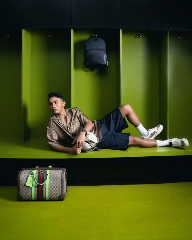 Tak hanya jago menggocek bola di lapangan, pemain Oxford United ini juga piawai berpose sebagai model fashion. Foto: Instagram/@marselinoferdinan10