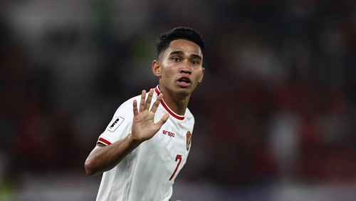 JAKARTA, INDONESIA - NOVEMBER 19: Marselino Ferdinan of Indonesia celebrates his second goal during the FIFA World Cup Asian 3rd Qualifier Group C match between Indonesia and Saudi Arabia at Gelora Bung Karno Stadium on November 19, 2024 in Jakarta, Indonesia. (Photo by Robertus Pudyanto/Getty Images)